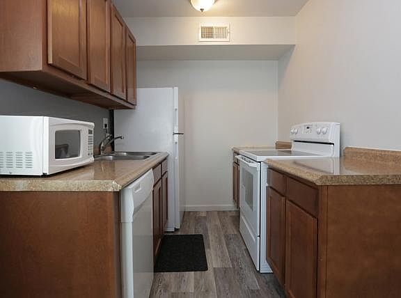 1bd 1ba modern kitchen