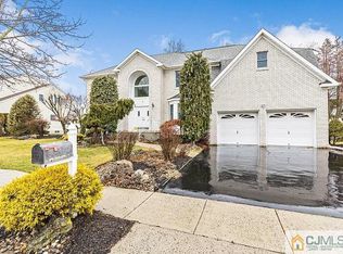 8 Colasurdo Ct, Edison, NJ 08820