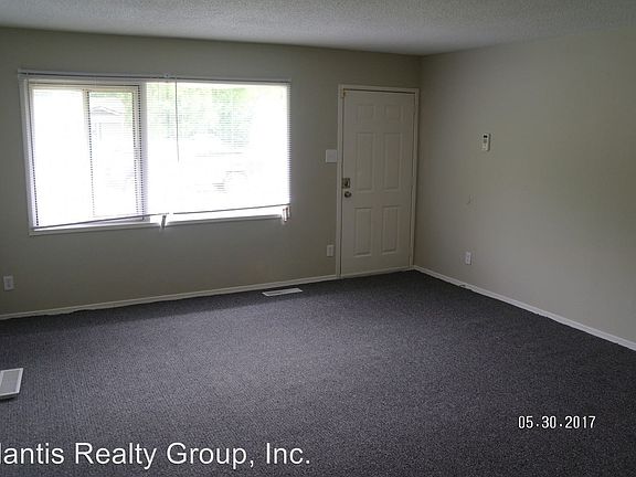 3rd image of 5444 E 41st St