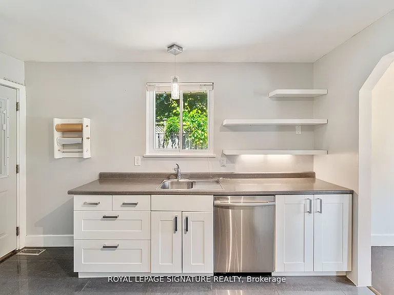 4 Patricia Ave #UPPER — Photo 18