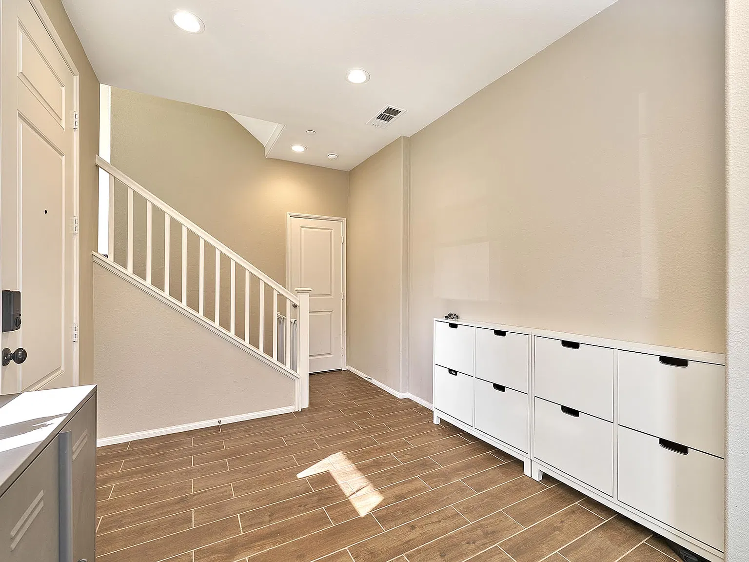3 bed, 2.5 bath, 1745 sqft, $3,450 — Photo 3