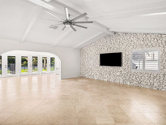 4th image of 1508 Cormorant Road