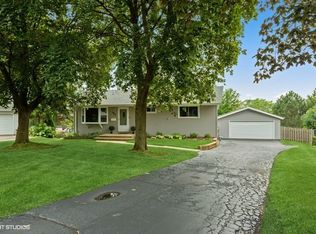 206 Dearborn Ct, Lake Zurich, IL 60047