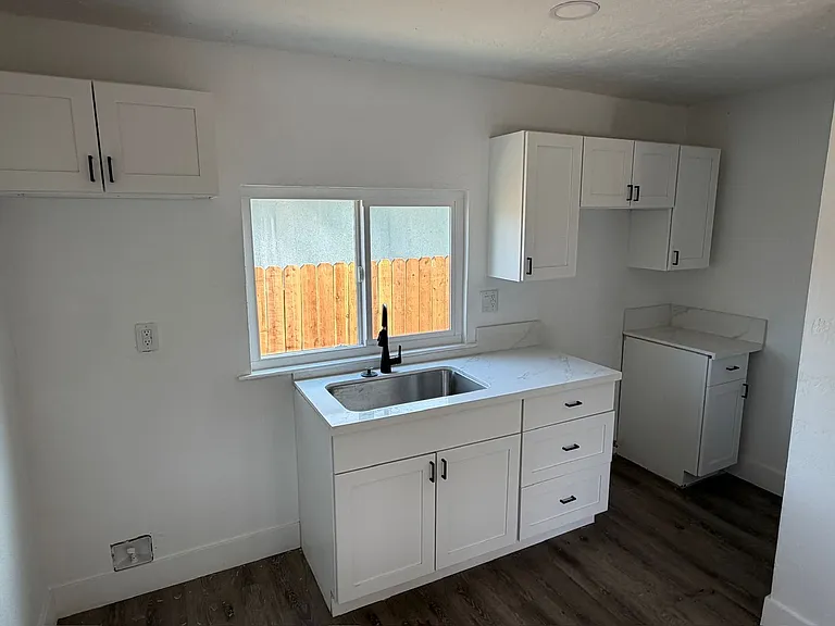824 S Phillips St — Photo 11