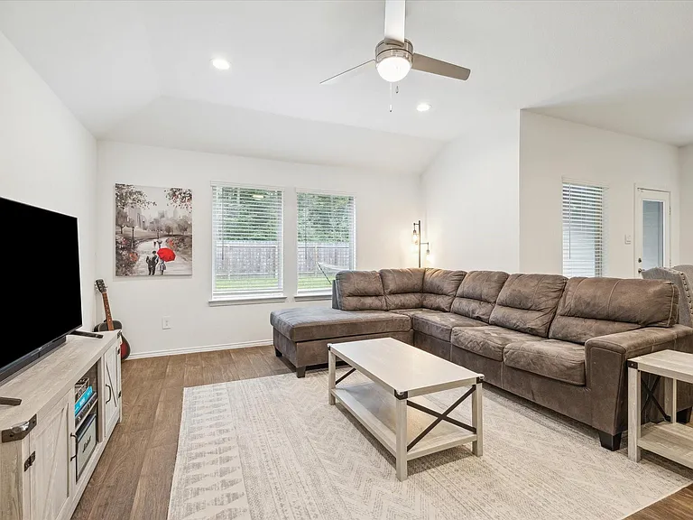 20209 Portbec Dr — Photo 8