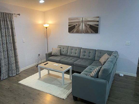 4th image of 1806 Wallace Manor Ln