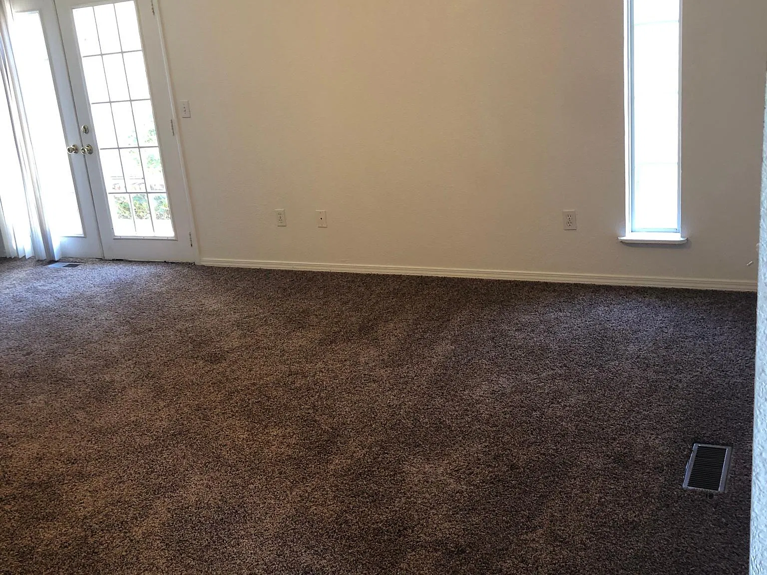 3 bed, 2.5 bath, 1526 sqft, $1,300 — Photo 3