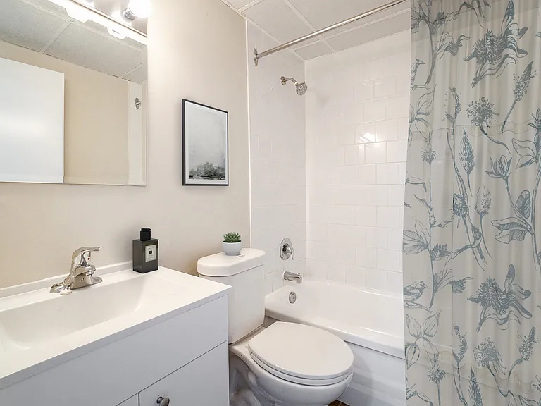 2673 King St E — Photo 16
