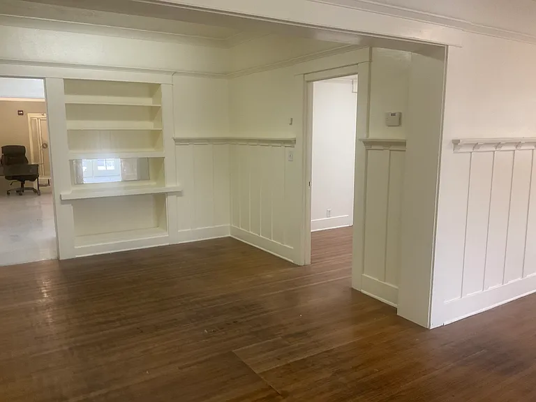 1412 W Jefferson Blvd — Photo 2