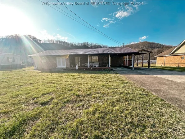 2891 Lincoln Hwy, Chapmanville, WV 25508