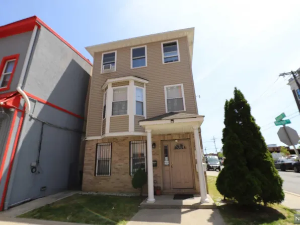 2 Market St, Passaic, NJ 07055