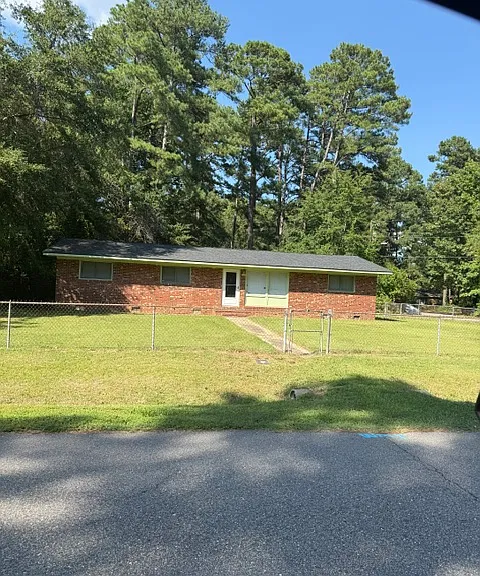 7040 Media Dr — Photo 1
