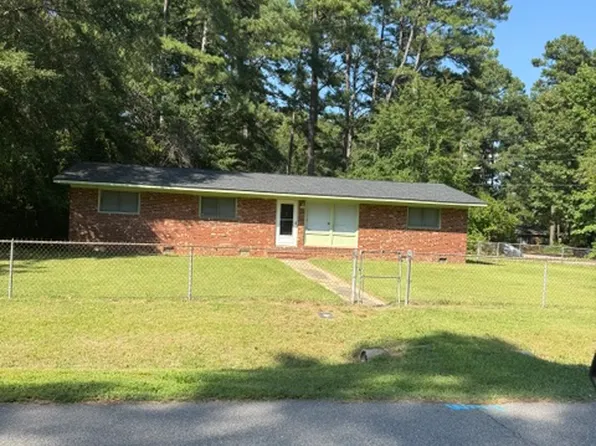 7040 Media Dr, Fayetteville, NC 28314