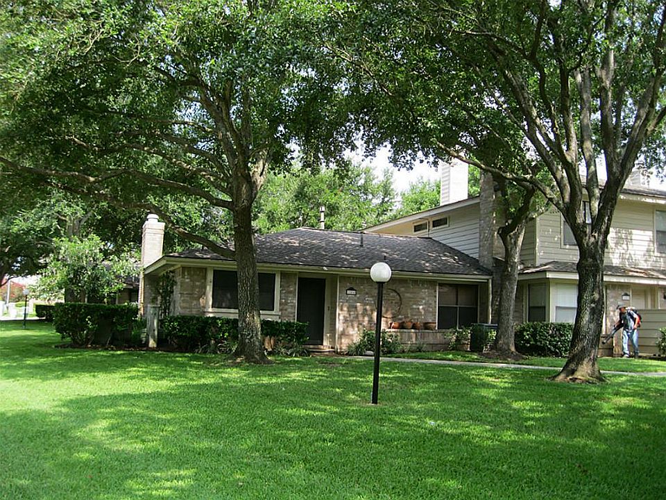 Corner Unit 154 with beautiful oak trees to provide shade
