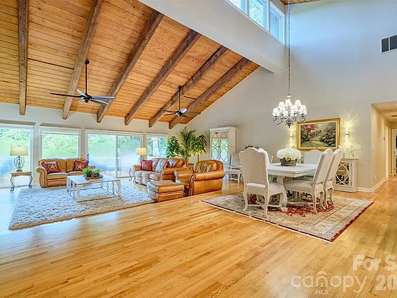 5th image of 36 Fairway Rdg