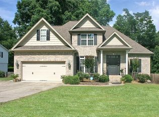 5209 Edinborough Rd, Greensboro, NC 27406