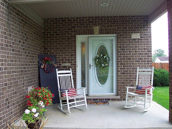 5th image of 855 E 4th St
