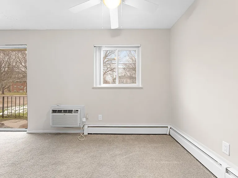 The Hillcrest Apartments — Photo 30