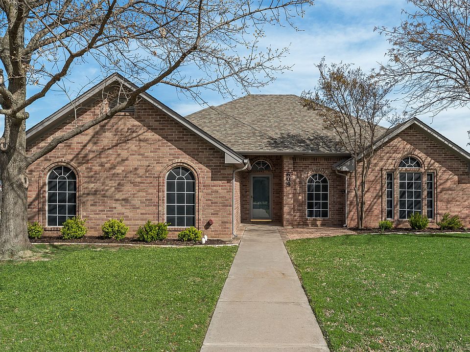 1st image of 604 Cedar Dr