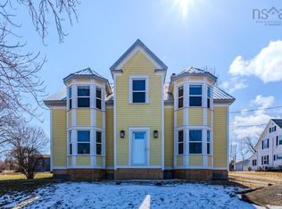 60 Church St, Wallace, NS B0K 1Y0