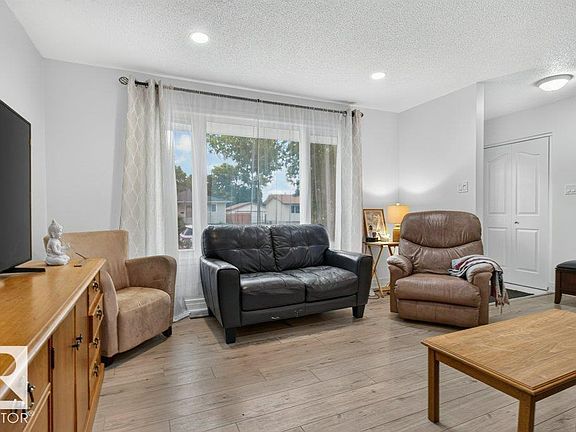 5th image of 17 Starling Dr