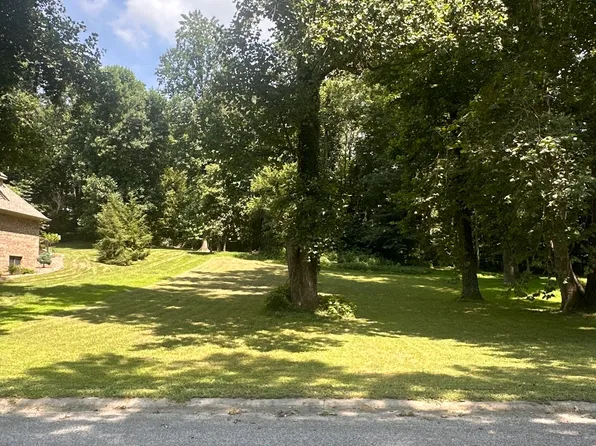 207 River Dr, Bloomfield, IN 47424