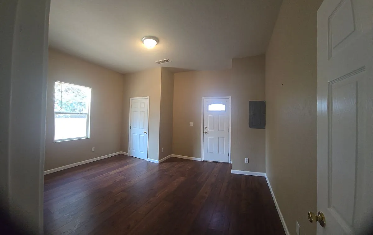 2 bed, 1.0 bath, 927 sqft, $1,400 — Photo 4
