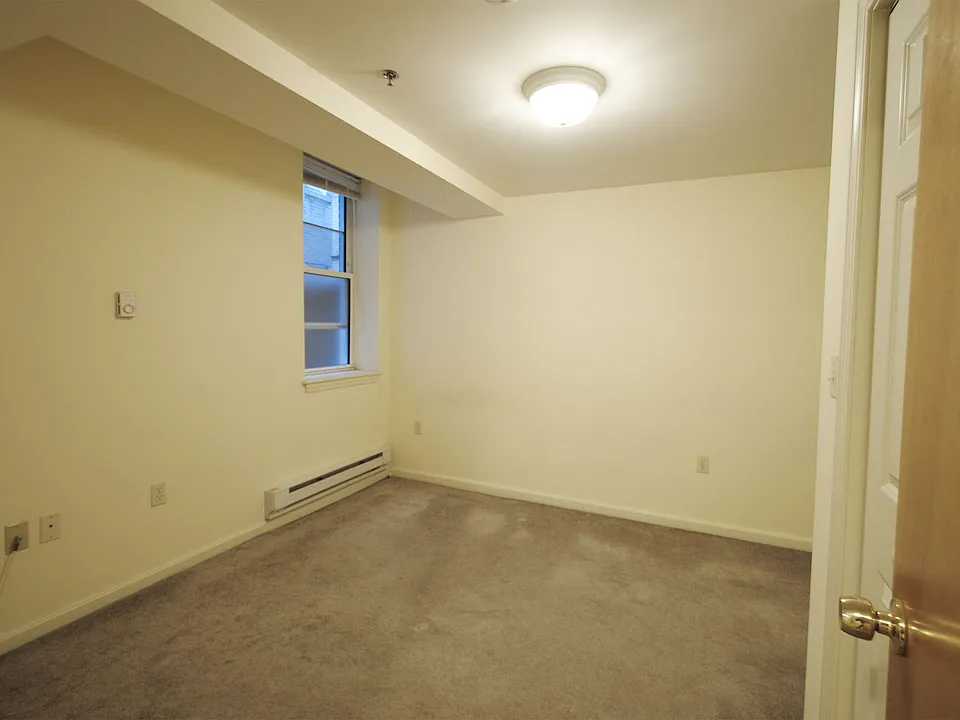 32 Queensberry St #3
