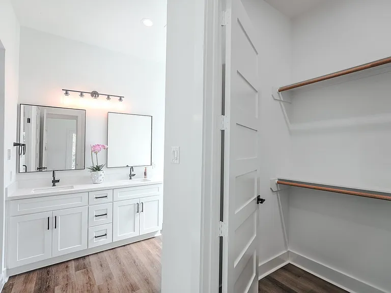 32 Englewood Ct — Photo 14