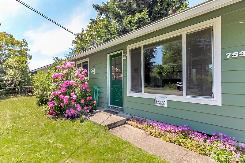 4th image of 759 3rd Avenue N