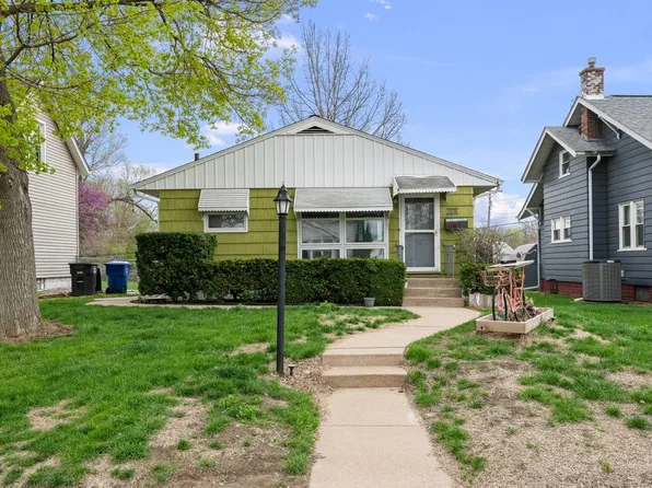 2374 33rd St, Moline, IL 61265