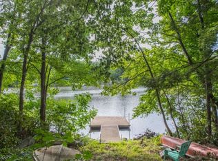 349 E Lakeshore Dr, Highland Lakes, NJ 07422