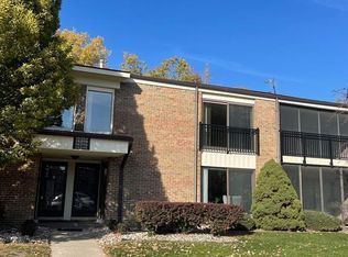 18372 University Park Dr, Livonia, MI 48152
