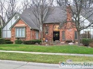 1573 Heatherwood Dr, Troy, MI 48098