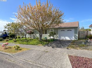 1068 Montgomery Ave, Coos Bay, OR