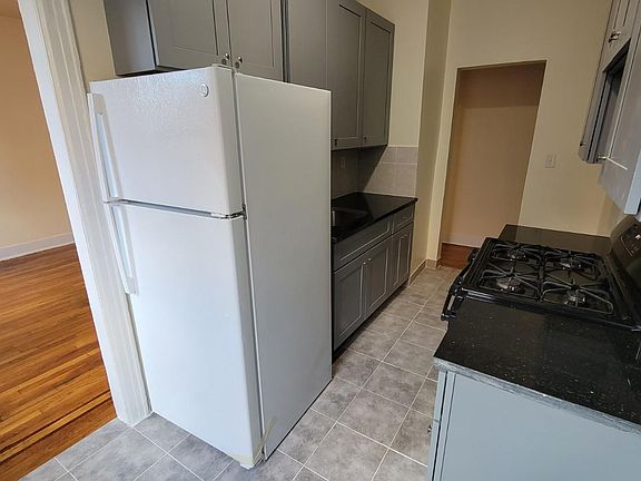 4th image of 14444 Sanford Ave APT 4G