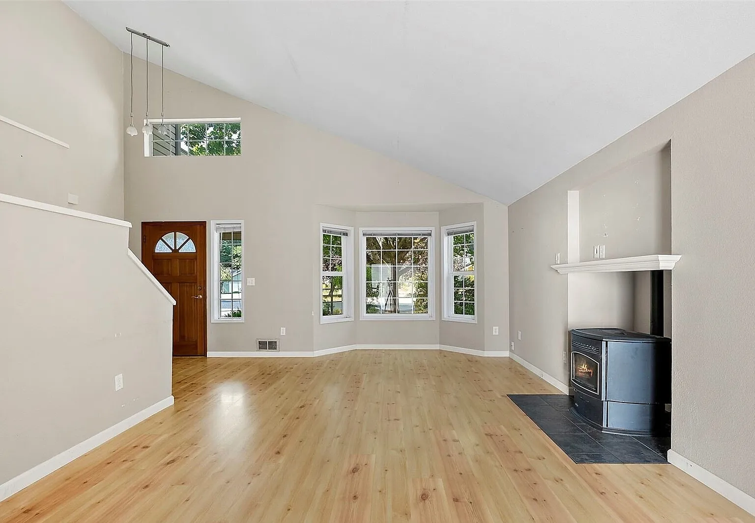 3 bed, 1200 sqft, $2,700 — Photo 4
