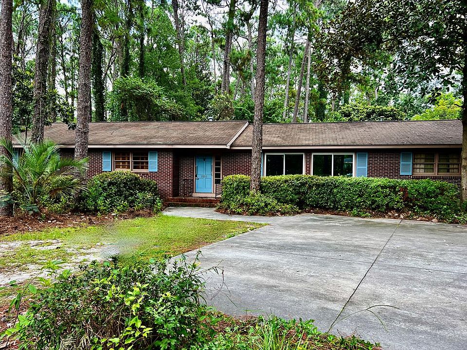 1st image of 2217 Azalea Dr