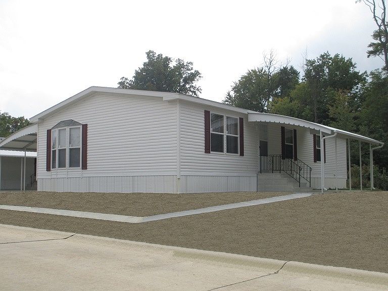 1st image of 2 Chestnut Ln #2