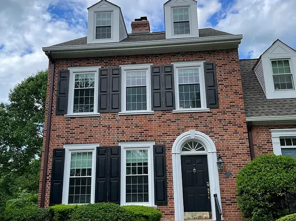 25 Commanders Dr, Washington Crossing, PA 18977