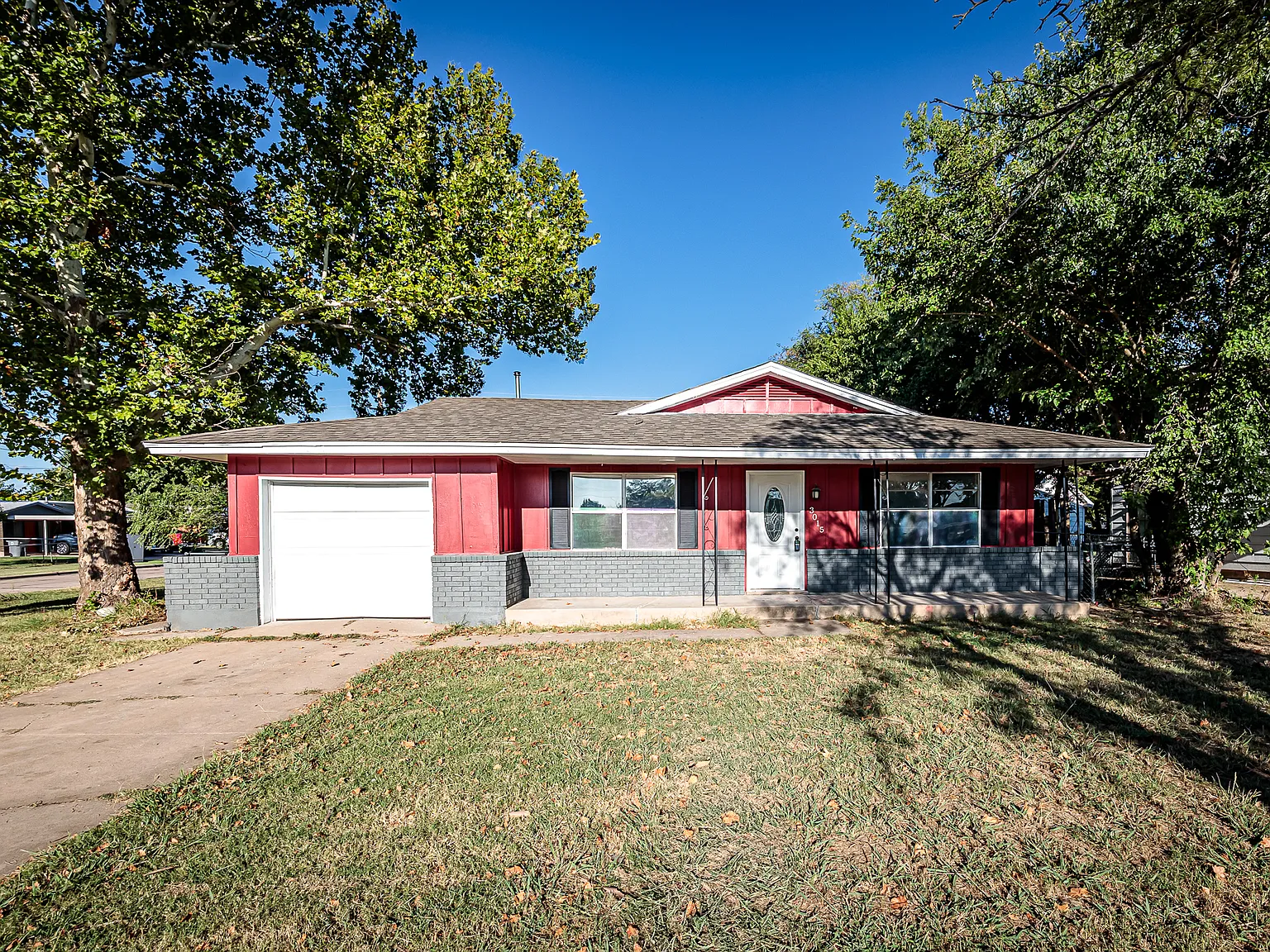 3015 NE Pioneer Blvd — Photo 1
