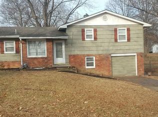 810 Howard Ln, Liberty, MO 64068