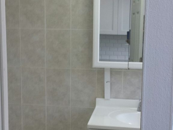 4th image of 169 Starr St APT 3R