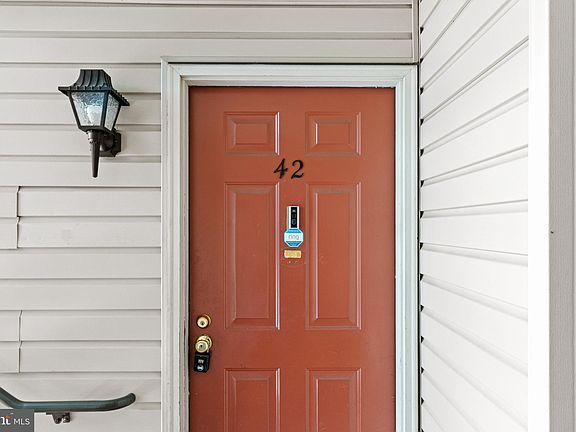3rd image of 42 Mendrey Ct