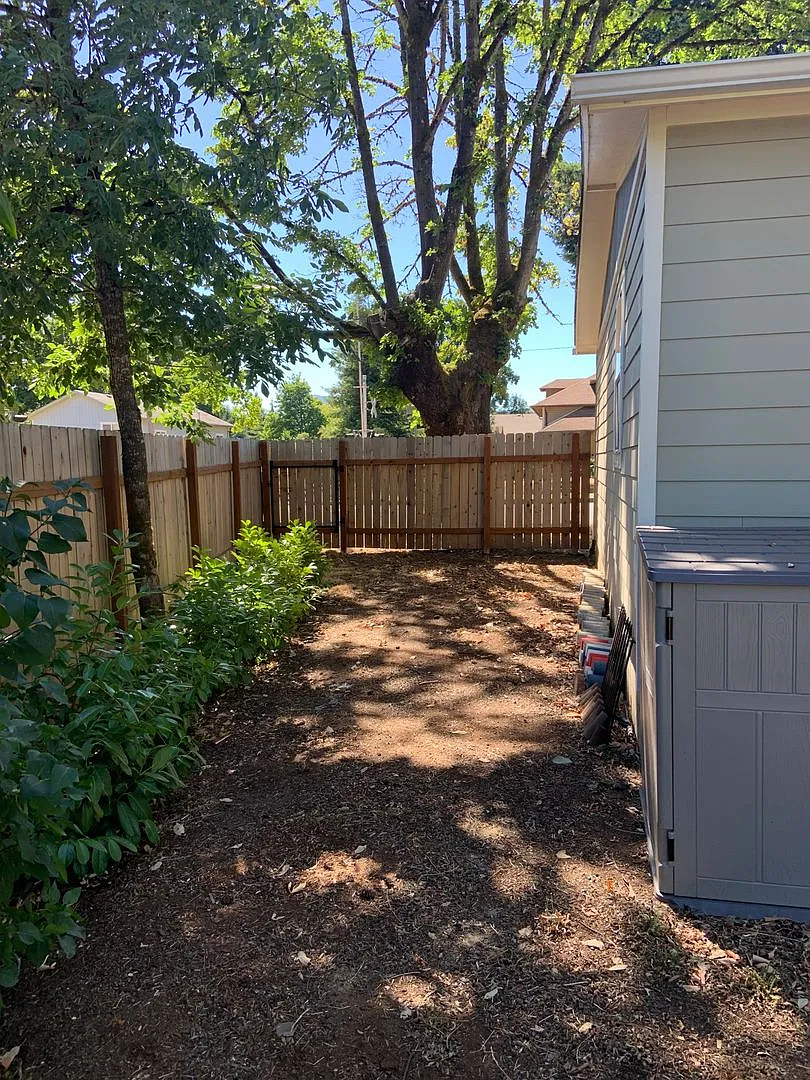 Available Now: 3 bedroom ~ 1 bath one level House on Corner Lot — Photo 3