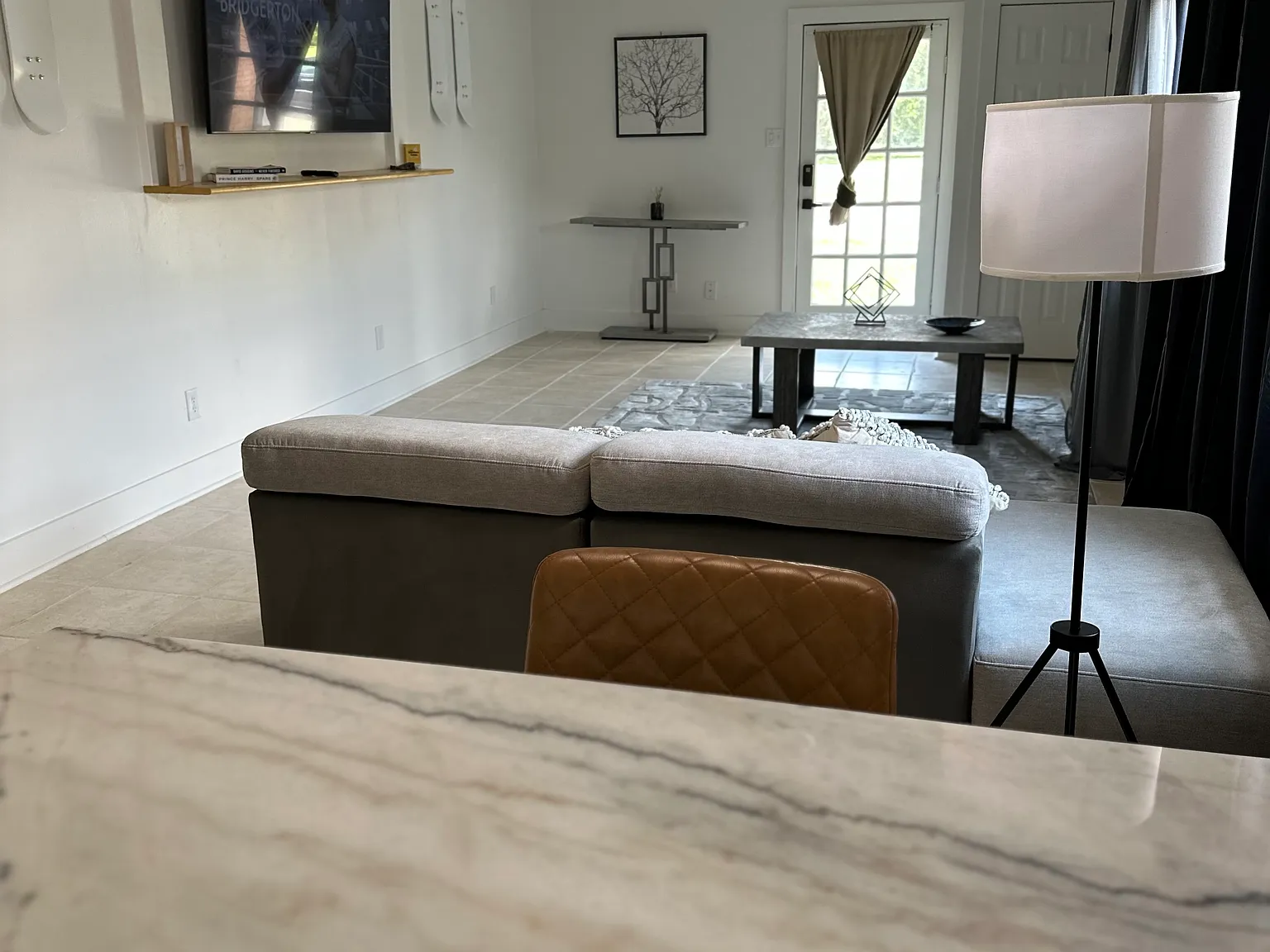 2 bed, 1.5 bath, 1330 sqft, $2,100 — Photo 2
