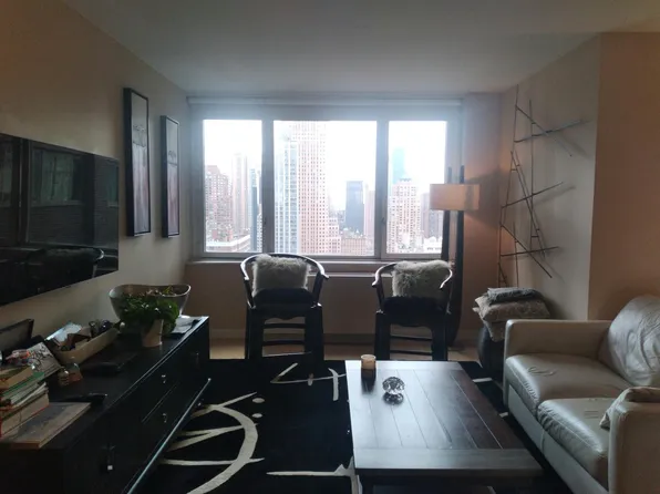 322 West 57th Street image 4 of 10