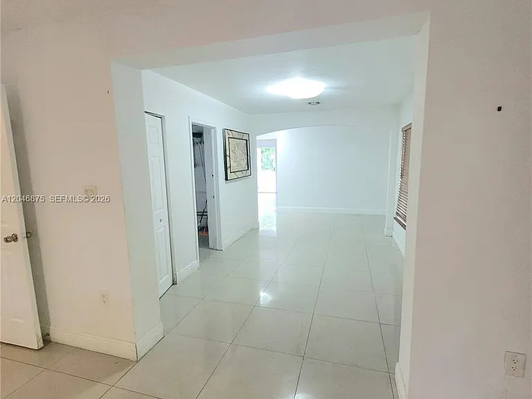 1132 Moffett St — Photo 6