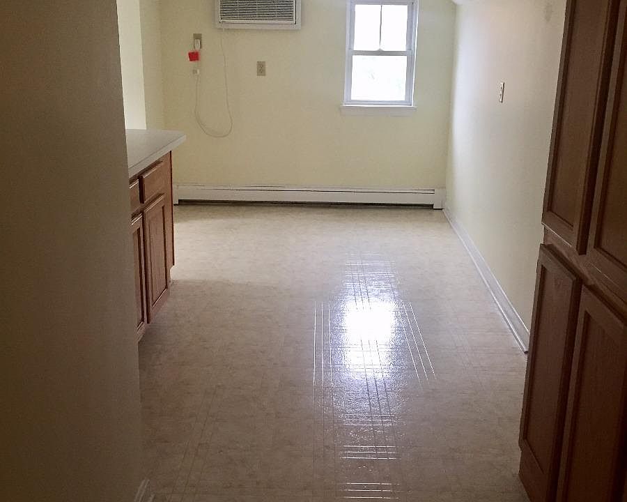 2nd image of 176 Salem St APT 3