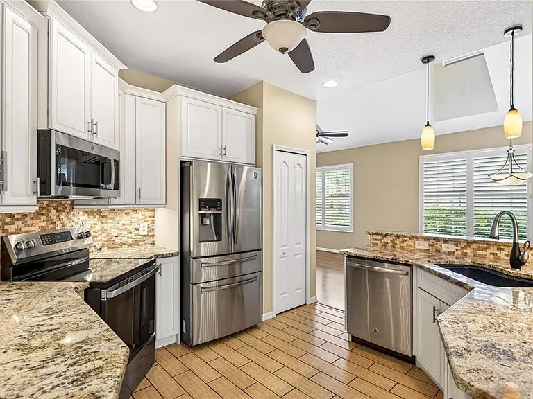 10801 Spring Mountain Pl — Photo 15